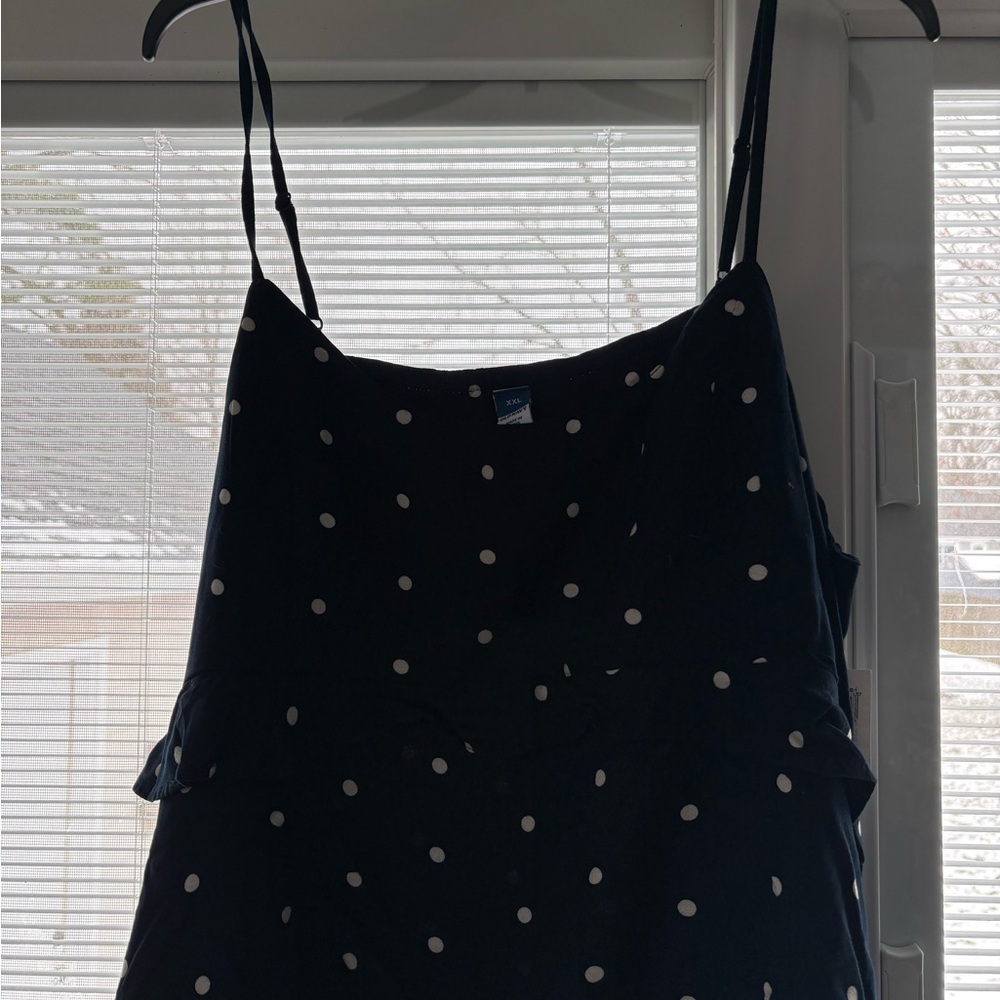 Old Navy sleeveless cami type summer top with White Polka Dots.. XXL